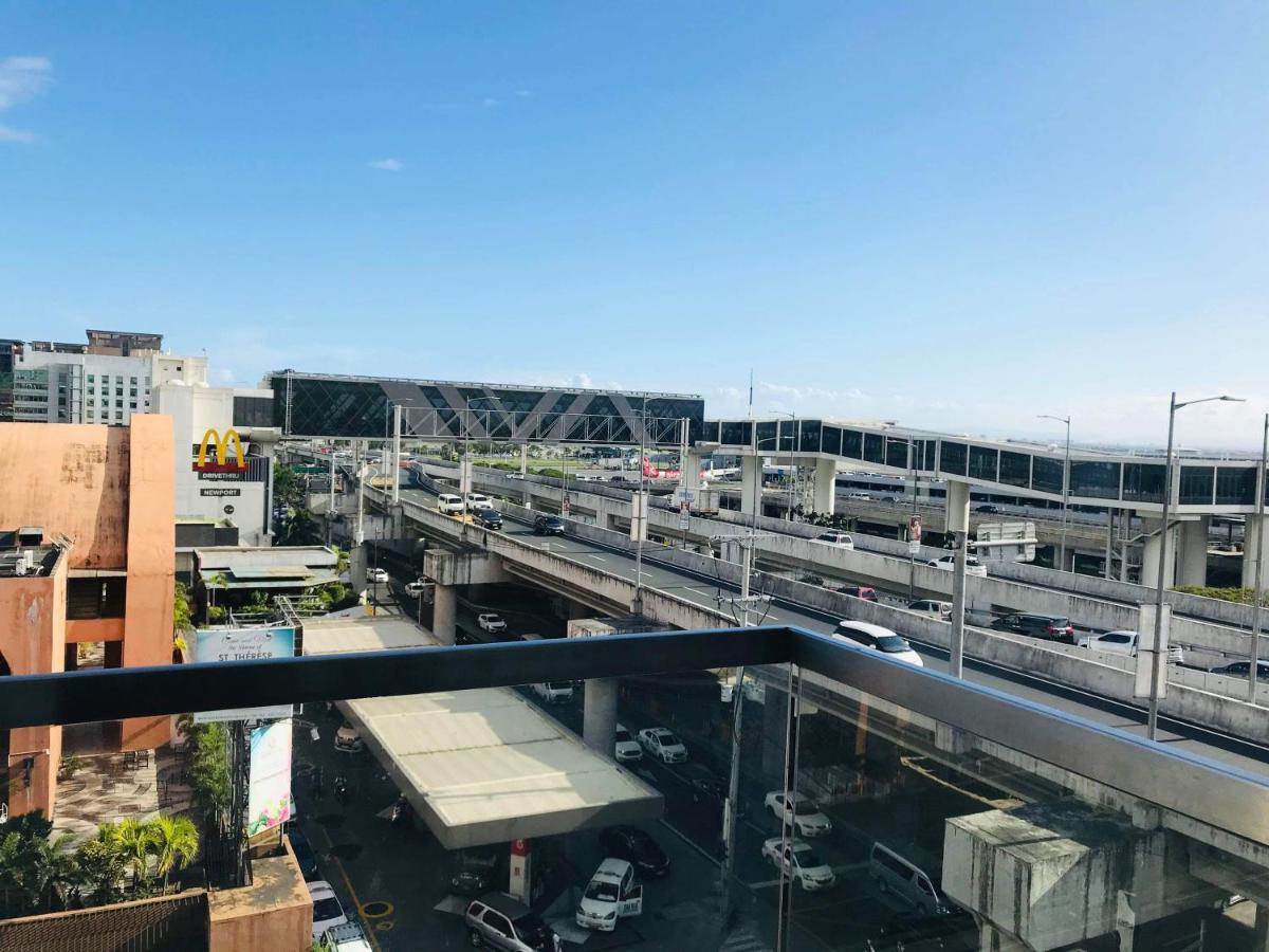 One Palm Tree Villas Across Naia-T3 마닐라 외부 사진