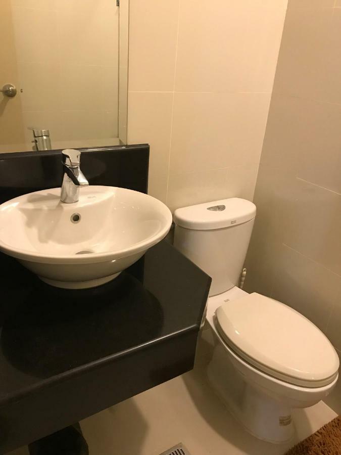 One Palm Tree Villas Across Naia-T3 마닐라 외부 사진